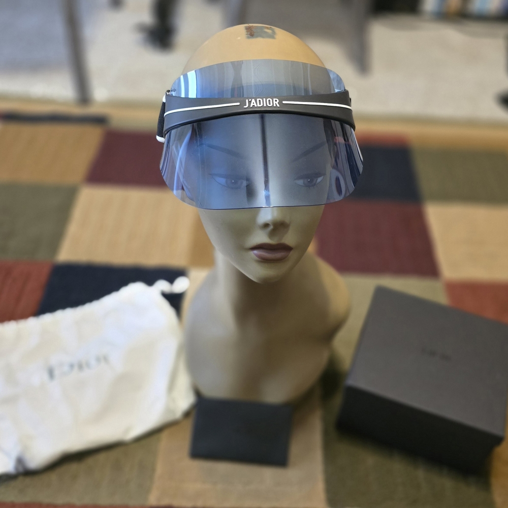Dior Black and Gray Futuristic VR Visor - Picture 6 of 6